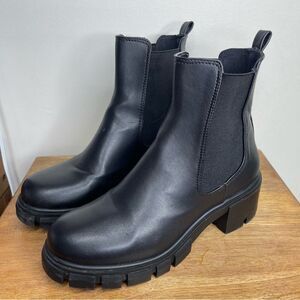 Madden Girl Chelsea Boots Women’s 8 Black Chunky Lug Sole